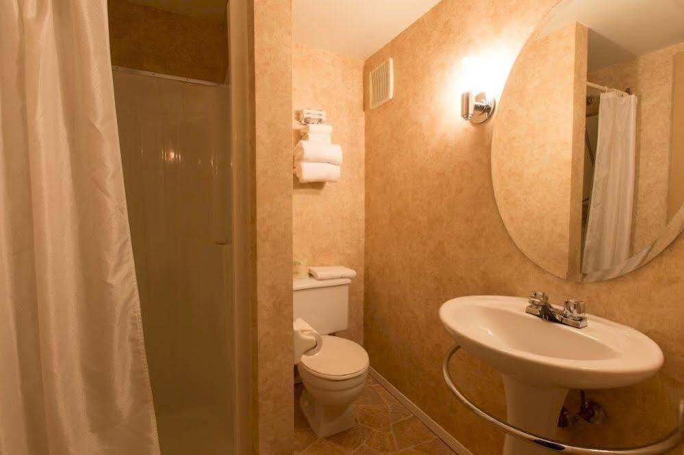 Travelodge By Wyndham Drummondville Dış mekan fotoğraf