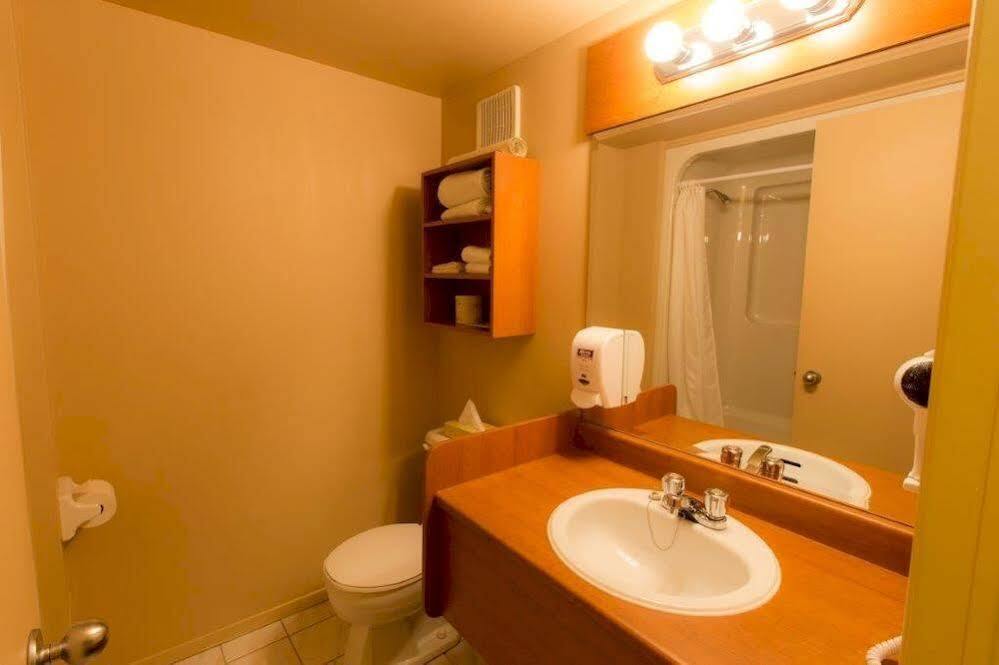 Travelodge By Wyndham Drummondville Dış mekan fotoğraf