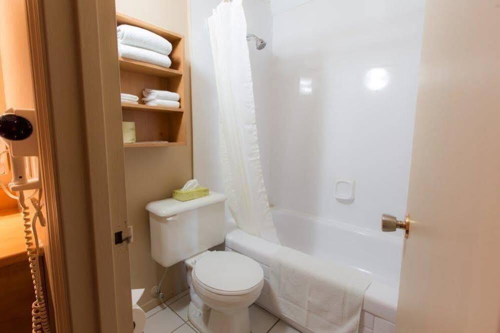Travelodge By Wyndham Drummondville Dış mekan fotoğraf